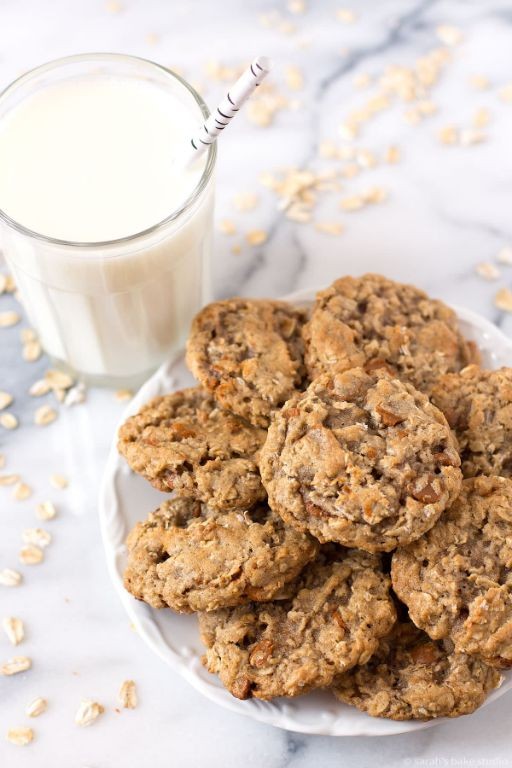 Cinnamon Chip Oatmeal Cookies