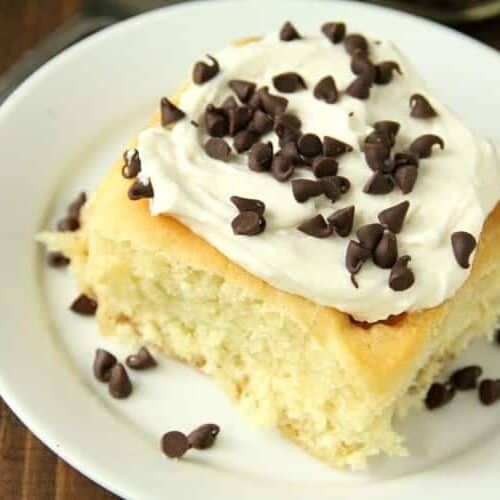 Cinnamon Roll Cannoli Cake