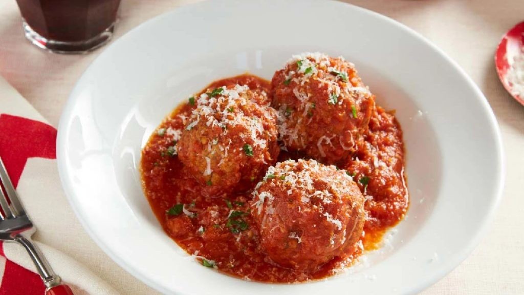 Classic Beef Meatballs in Marinara Sauce