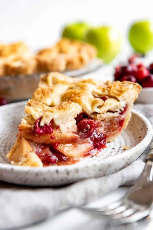 Classic Cranberry Apple Pie with Cinnamon Crust