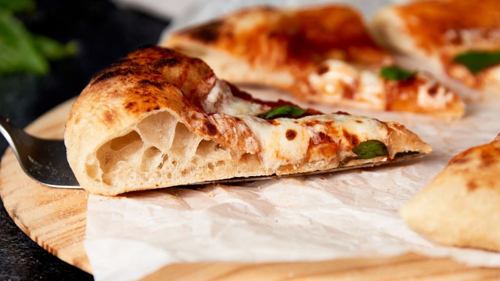 Classic Neapolitan Margherita Pizza