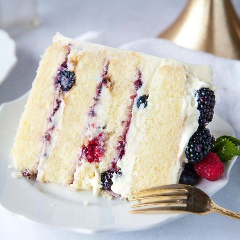 Classic Vanilla Chantilly Cake with Fresh Berries