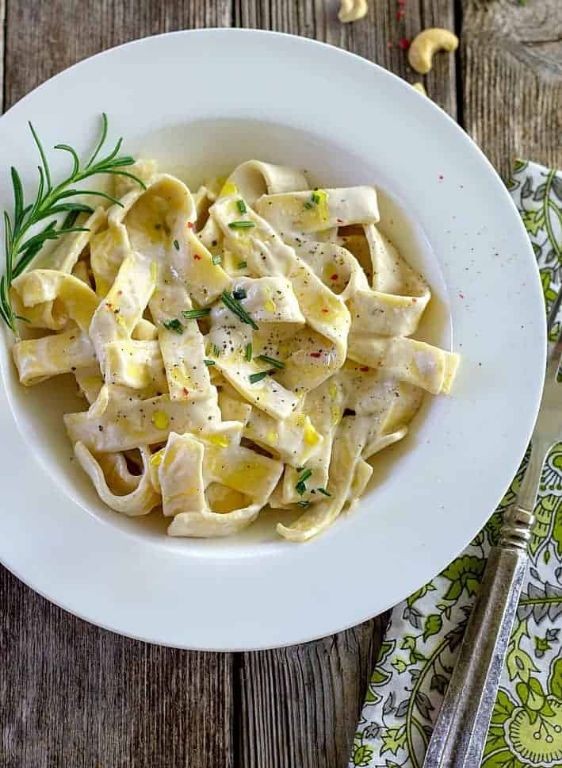 Creamy Cashew Alfredo Pasta