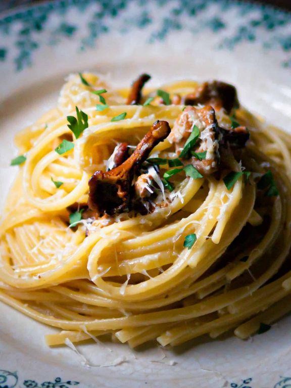 Creamy Chanterelle Mushroom Pasta