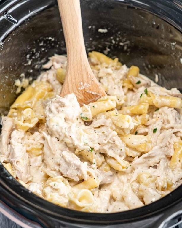 Creamy Crock Pot Chicken Alfredo
