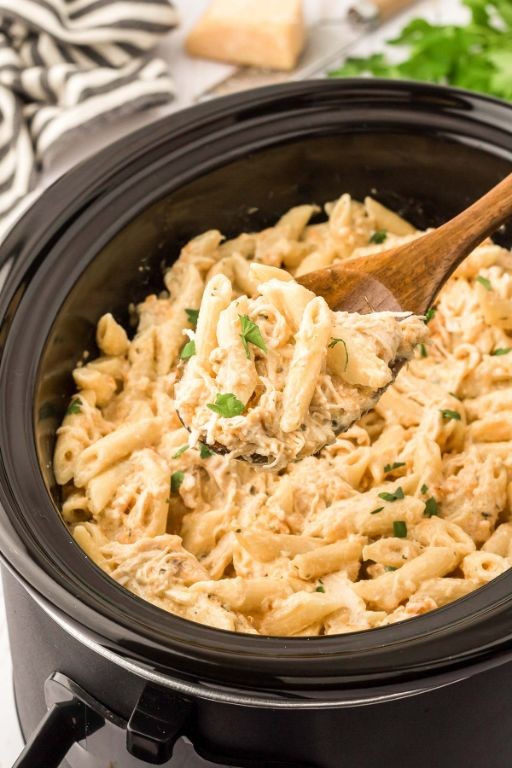 Creamy Garlic Parmesan Crock Pot Mac and Cheese