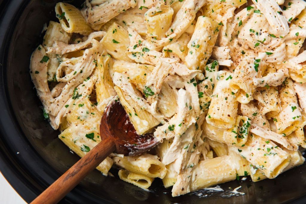 Creamy Slow Cooker Chicken Alfredo