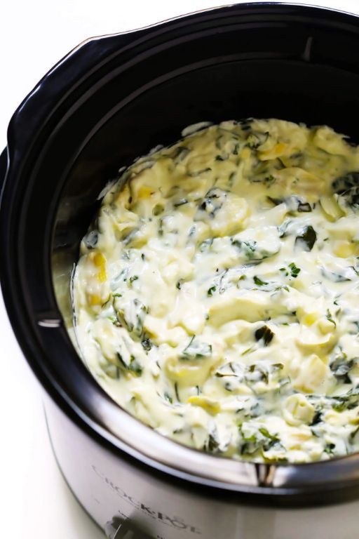 Creamy Slow Cooker Spinach Artichoke Dip