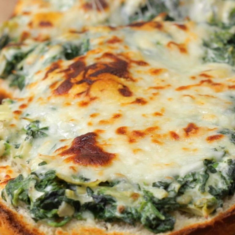 Creamy Spinach and Artichoke Garlic Bread