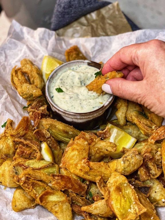 Crispy Vegan Artichoke Hearts with Spicy Aioli