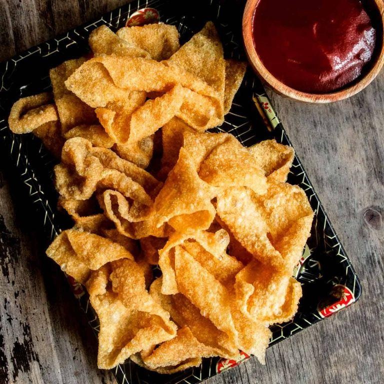 Crispy Wonton Wrapper Chips with Spicy Dip