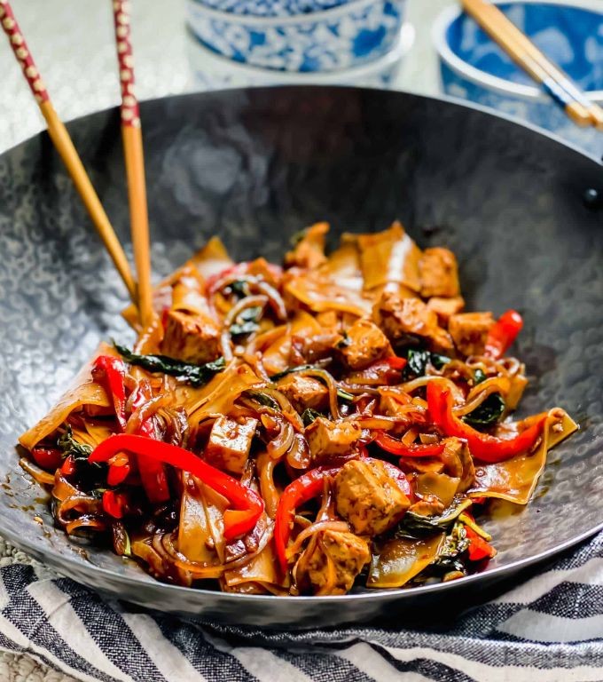 Crock Pot Spicy Drunken Noodles with Tofu