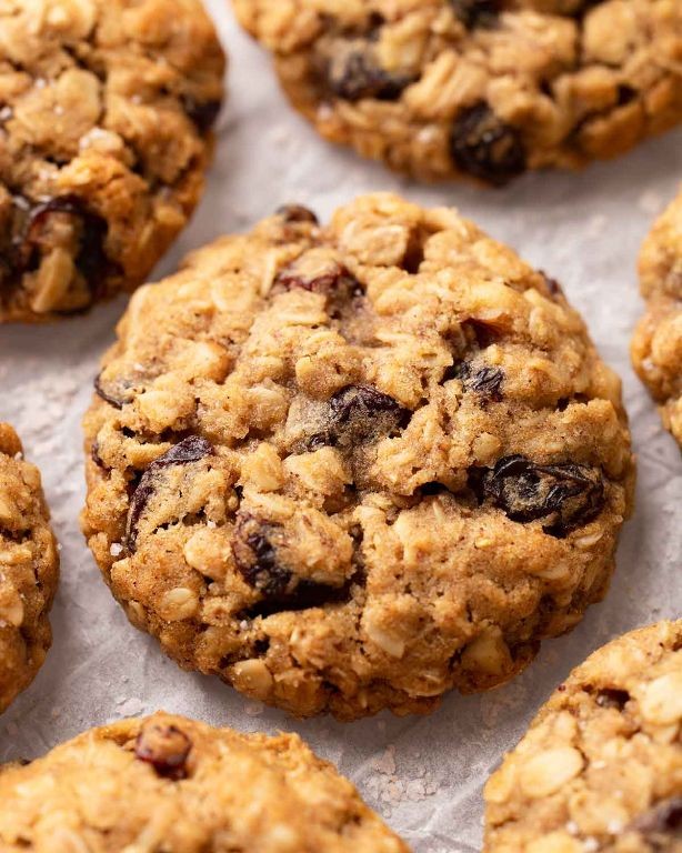 Crunchy Vegan Oatmeal Raisin Cookies