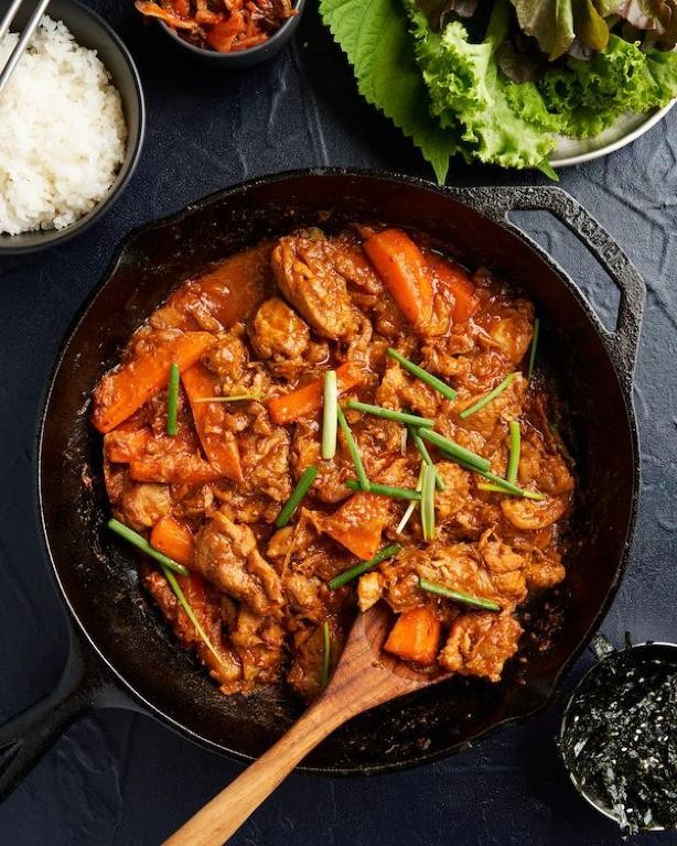 Dakgalbi (Spicy Stir-Fried Chicken)