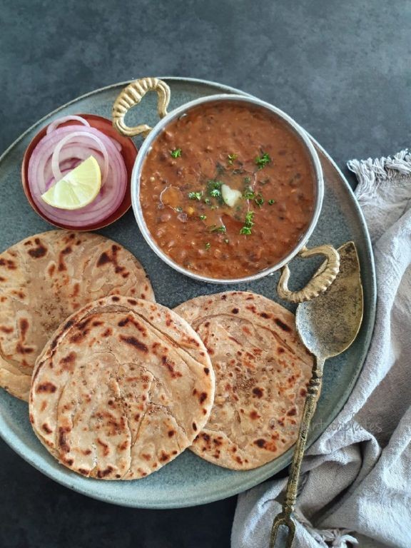 Dal Makhani with Tandoori Roti