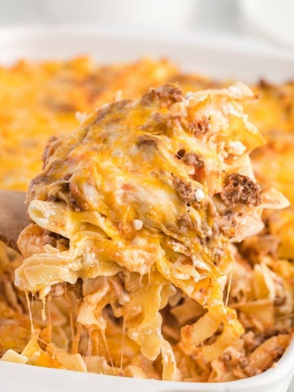 Easy Cheesy Beef and Noodle Casserole