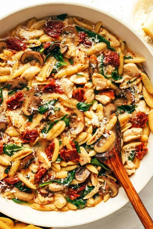 Easy Creamy Pasta with Sun-Dried Tomatoes