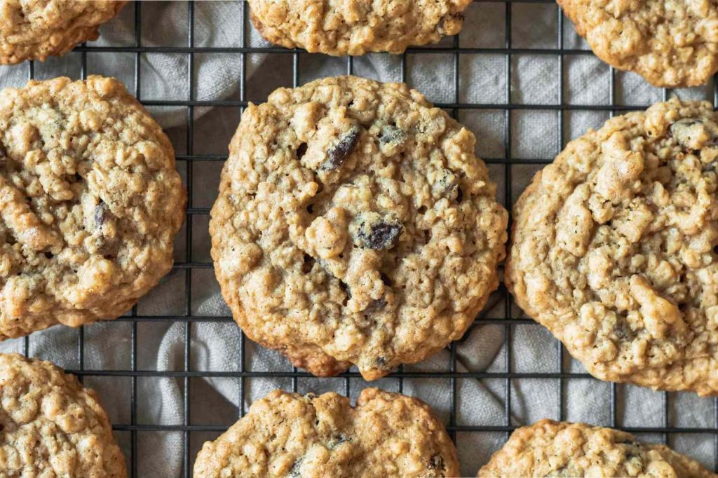 Easy Oatmeal Raisin Cookies