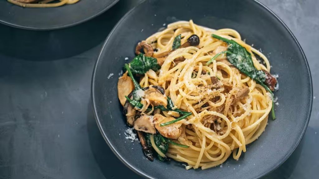 Enoki Mushroom and Spinach Pasta