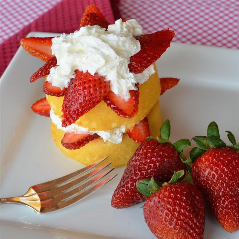 Fast Strawberry Shortcakes