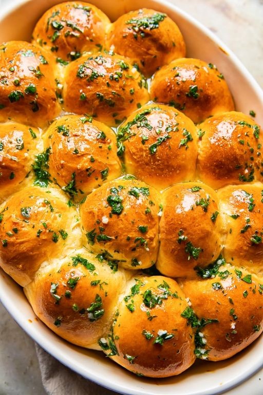 Fluffy Dinner Rolls with Garlic Butter