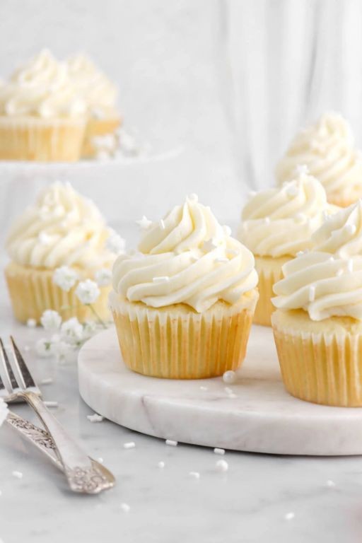 Fluffy Vanilla Cupcakes with Buttercream Frosting