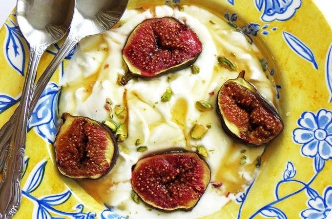 Fresh figs with Greek yogurt and pistachios