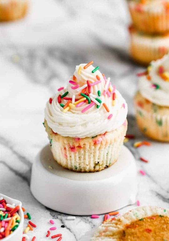 Funfetti Cake Mix Cupcakes with Buttercream Frosting