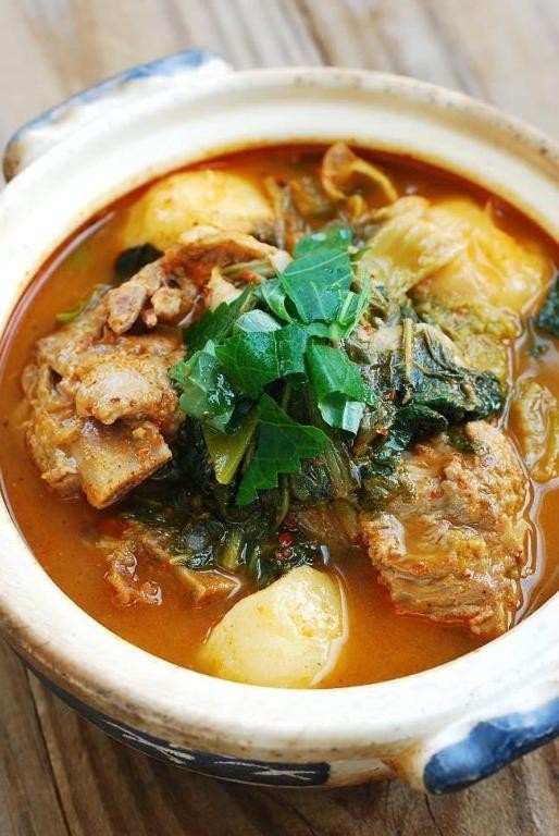 Gamjatang (Spicy Pork Bone Soup)