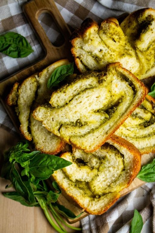 Garlic Bread with Pesto Swirl