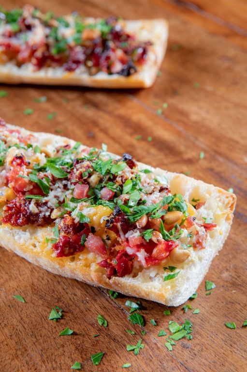 Garlic Bread with Sun-Dried Tomatoes