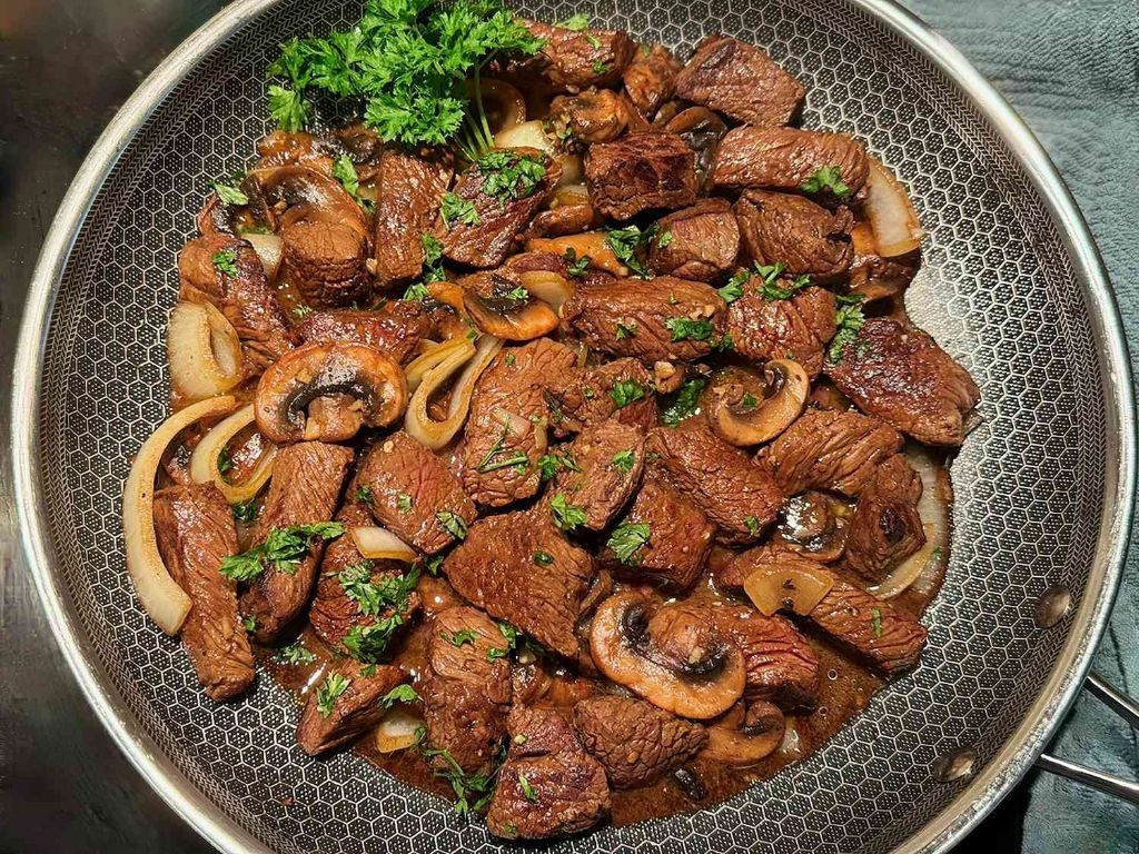 Garlic Butter Round Steak with Mushrooms