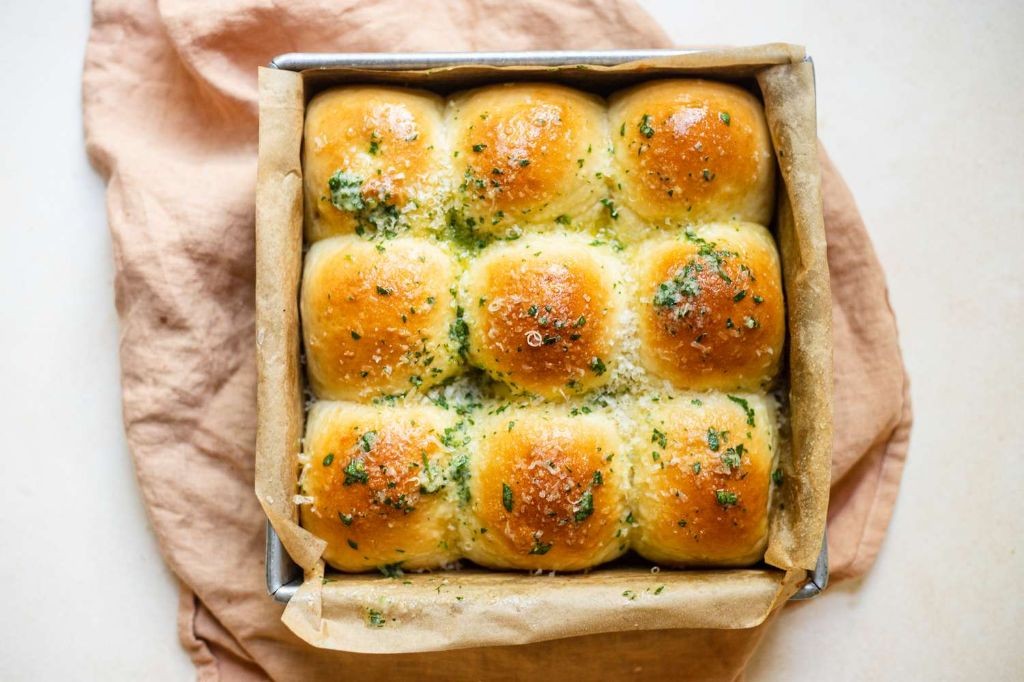 Garlic Parmesan Pull-Apart Bread
