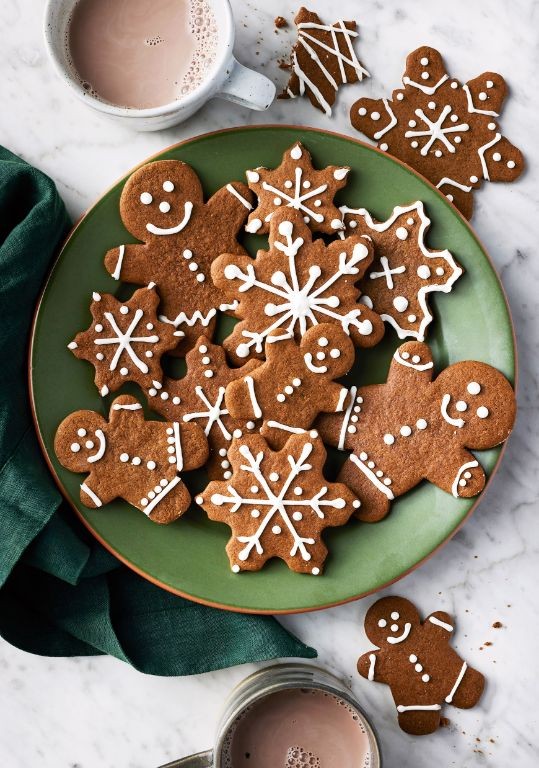 Gingerbread Cookies with Molasses and Cloves