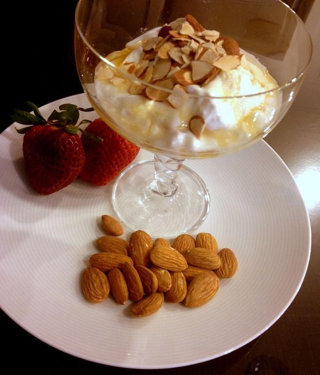 Greek yogurt with honey and almonds