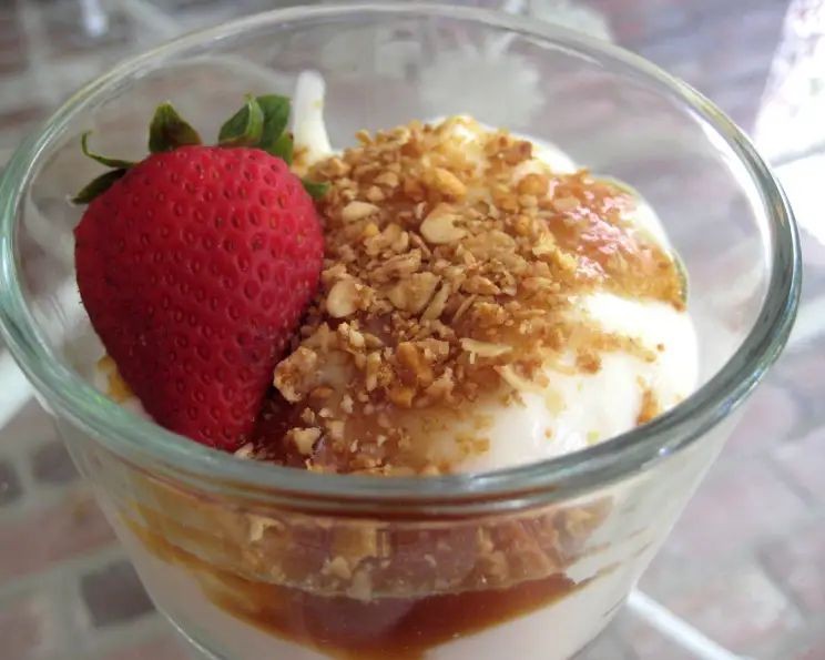 Greek yogurt with honey and granola