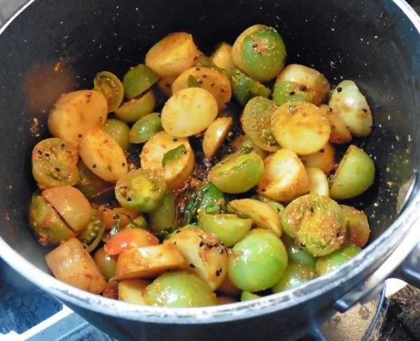 Green Tomato and Potato Stir-Fry
