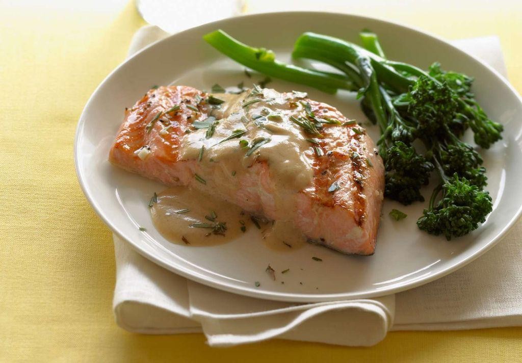 Grilled Fish Fillets with Lemon Dill Sauce