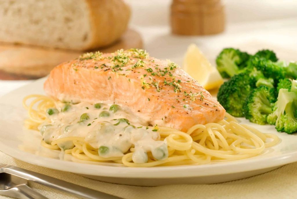 Grilled Salmon with Bertolli Alfredo Drizzle