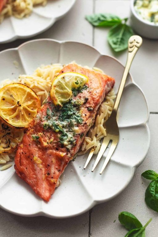 Grilled Salmon with Lemon Butter Sauce