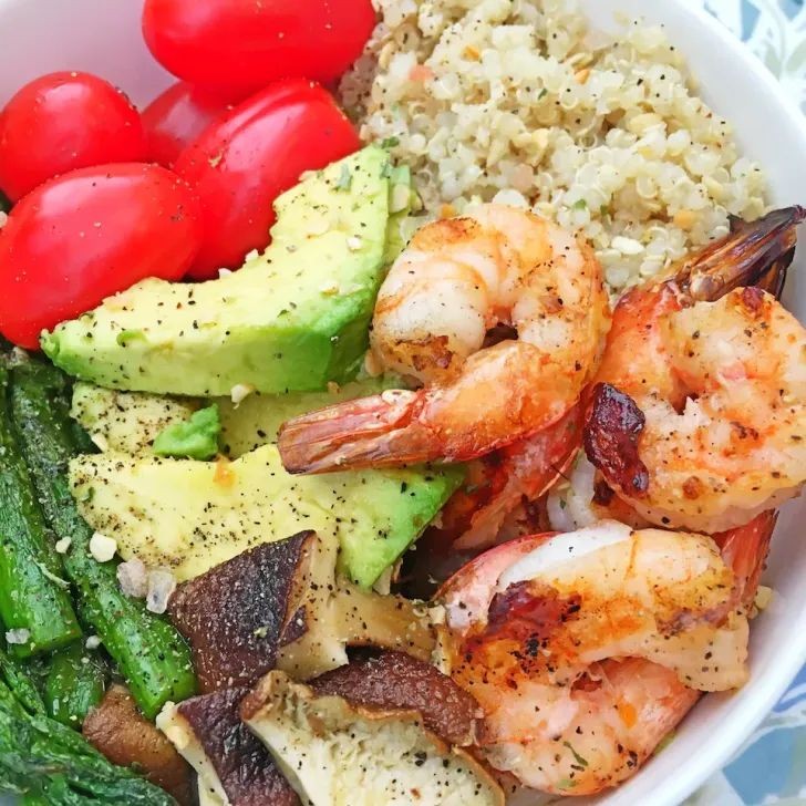 Grilled shrimp with quinoa and asparagus