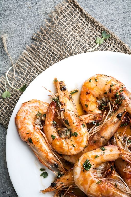 Head on Shrimp with Garlic and White Wine Sauce