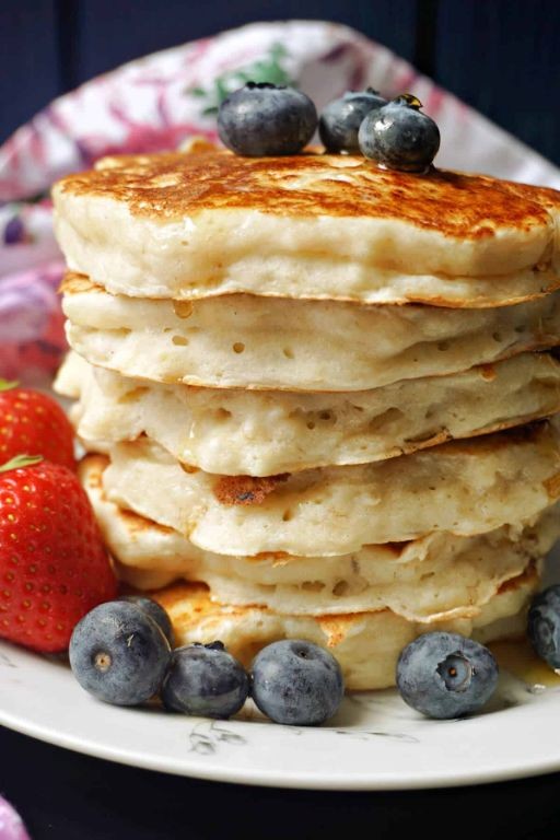 Healthy Egg White Pancakes with Maple Syrup