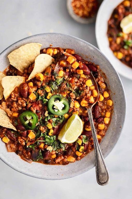 Hearty One Pot Vegetarian Chili