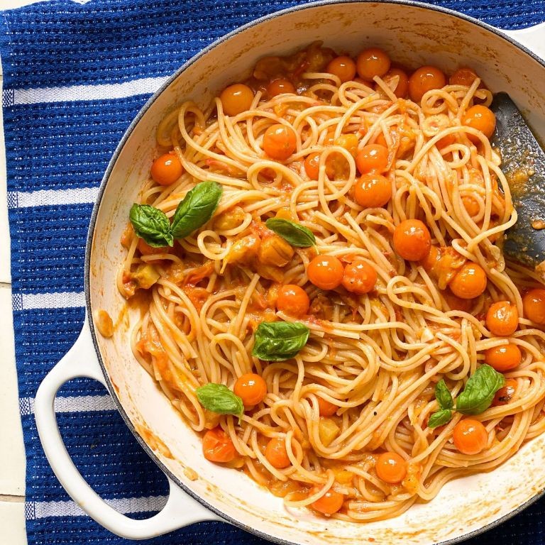 Heirloom Tomato Pasta with Garlic and Chili Flakes