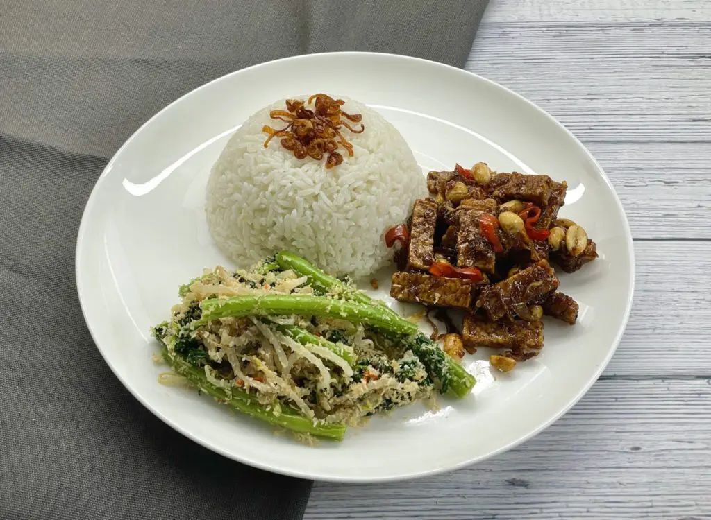 Indonesian Nasi Uduk (Coconut Rice with Side Dishes)
