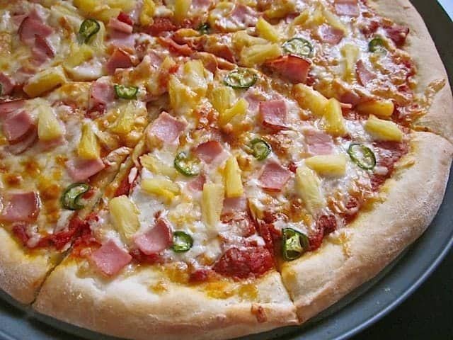 Jalapeño and Pineapple Hawaiian Pizza