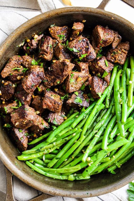 Juicy Pan-Seared Steak with Garlic Butter Green Beans