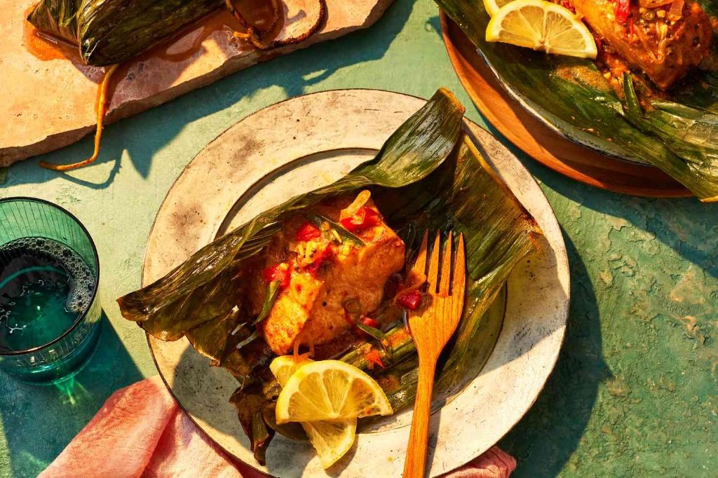 Kerala Style Meen Pollichathu (Fish in Banana Leaf)