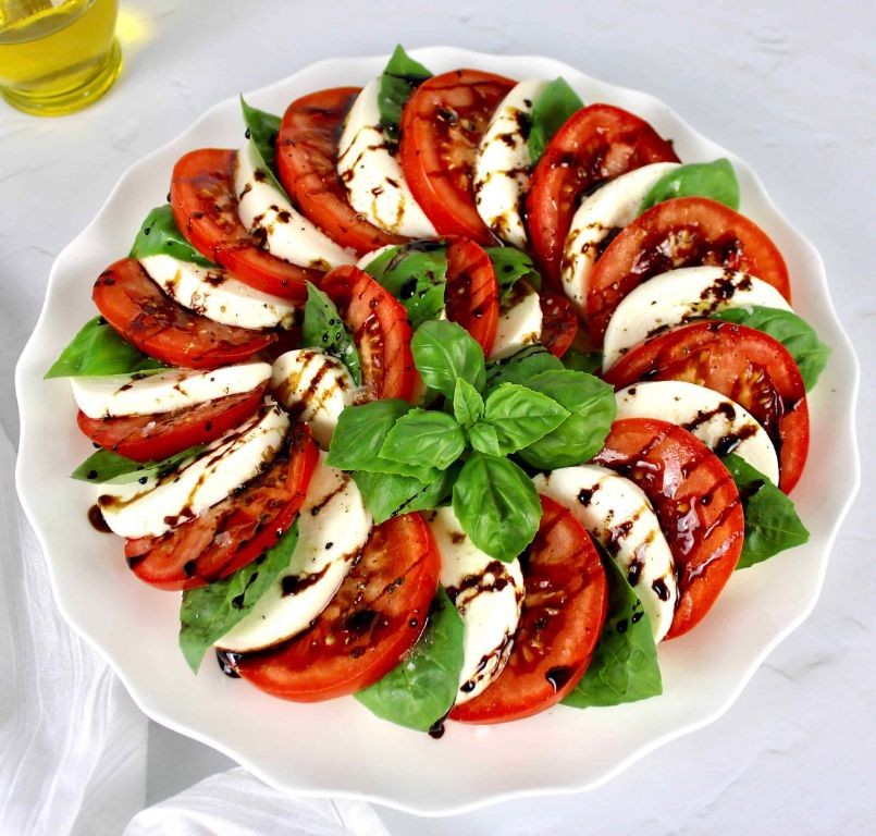 Keto Caprese Salad with Balsamic Glaze